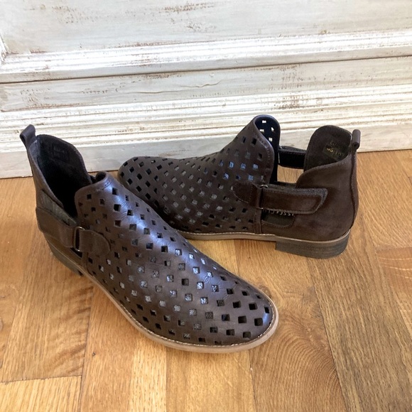 Anthropologie Musse and Cloud Ankle booties laser cut leather. EU 41, US NWOT - Picture 1 of 4